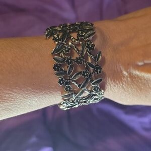 Botique Silver and black floral metal bracelet